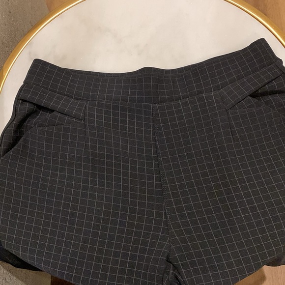 Maze size Large pull on pants black with gray grid pattern. - Picture 3 of 3